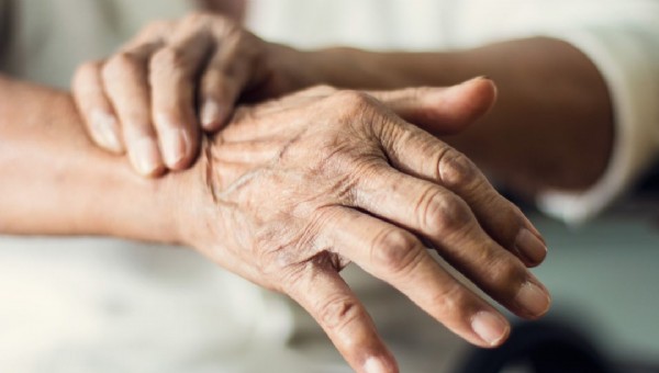 Ani Titreme Neden Olur? Ani Titremenin Nedenleri Nelerdir?